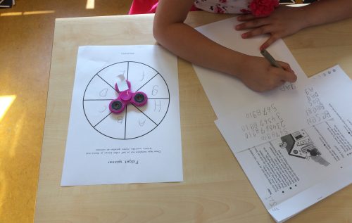 Waalse School Groep 3d rekent met spinners