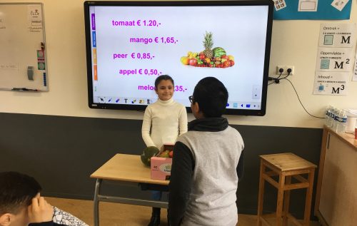 Waalse School Groep 7b leert cijferend optellen van geldbedragen