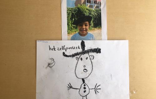 Waalse School Kleuters leren portretten maken