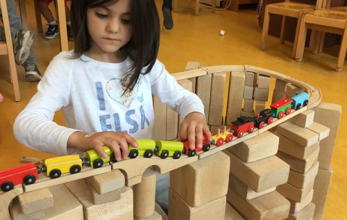 Waalse School Groep 2b bouwt bruggen