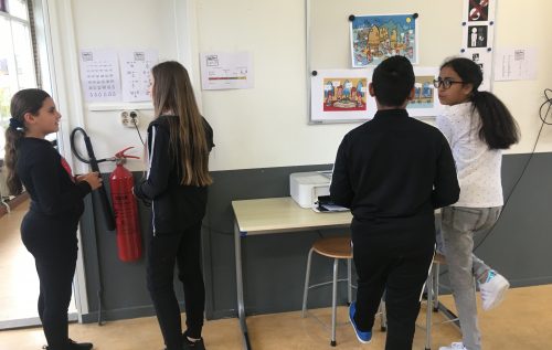 Waalse School Leerlingen plusklas leren als wetenschappers te werken