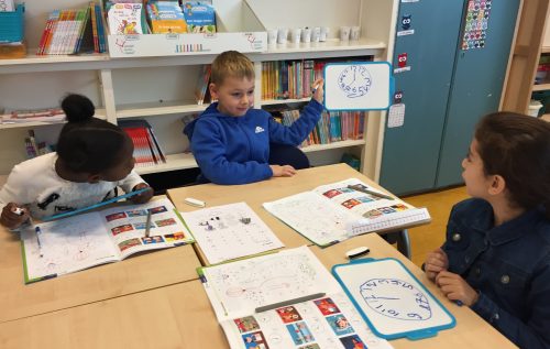 Waalse School Groep 3a leert klokkijken