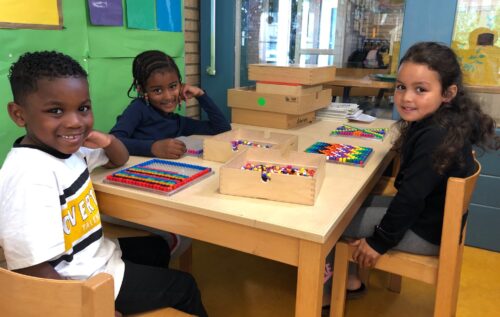 Waalse School Groep 2c leert kraalpatronen maken