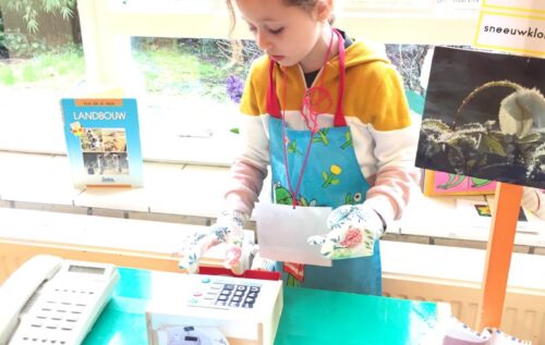 Waalse School Groep 1C leert tulpen maken