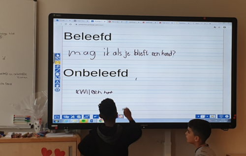 Waalse School Groep 4b leert over beleefd en onbeleefd taalgebruik