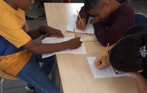 Waalse School Groep 7b leert zinnen in gebiedende wijs schrijven