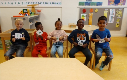 Waalse School Groep 2a leert de getallen 1 t/m 20 positioneren