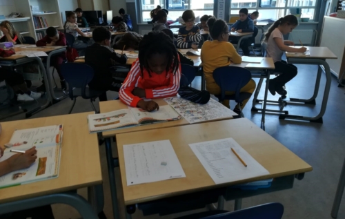 Waalse School Groep 4a leert het meervoud van zelfstandige naamwoorden