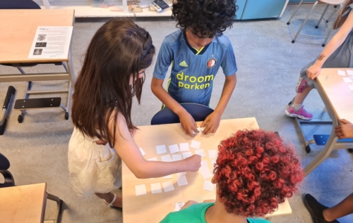 Waalse School Groep 4b leert samenspelen met behulp van regels