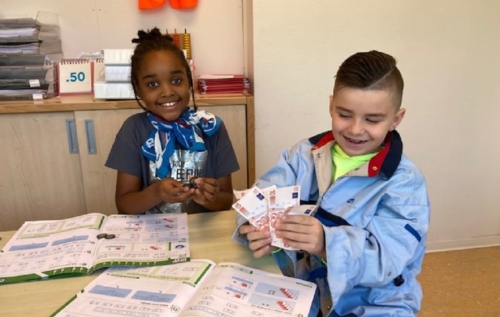 Waalse School Groep 4a leert getallen tot 100 te splitsen in tientallen en eenheden