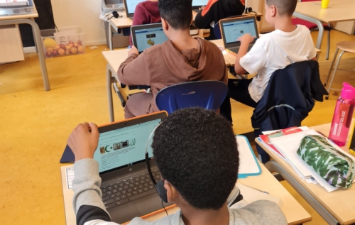 Waalse School Groep 7b leert om een werkstuk te maken aan de hand van burgerschap