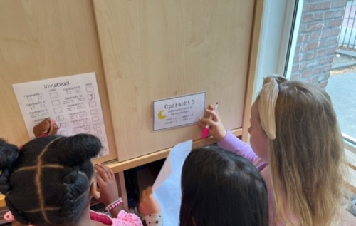 Waalse School Groep 3c herhaalt de geleerde stof met een speurtocht