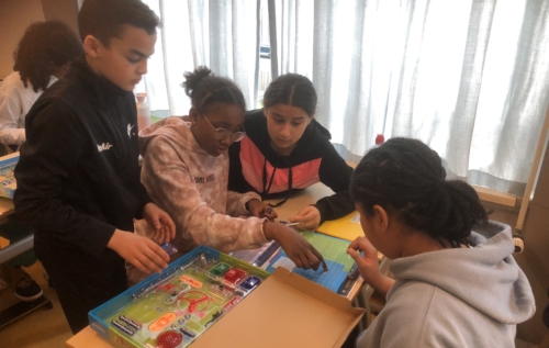 Waalse School Groep 8a leert over elektriciteit, magnetisme en wrijving