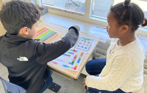Waalse School Groep 4c leert tafels inoefenen met verschillende spelletjes