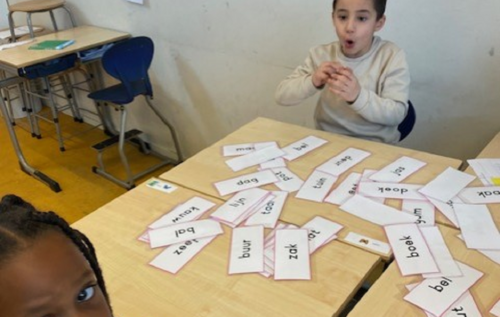 Waalse School Groep 3b leert samengestelde woorden maken