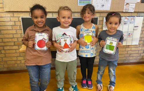 Waalse School Groep 1a leert vormen herkennen en benoemen
