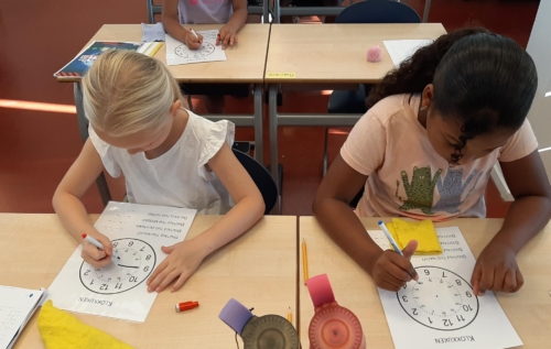 Waalse School Groep 5a leert rekenen met de digitale klok