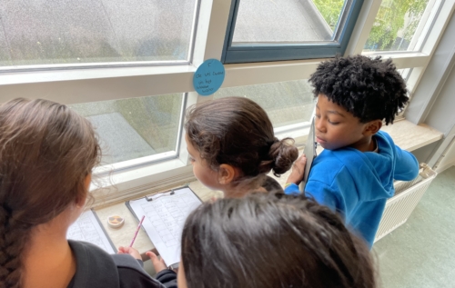 Waalse School Groep 4a leert verschillende woordsoorten