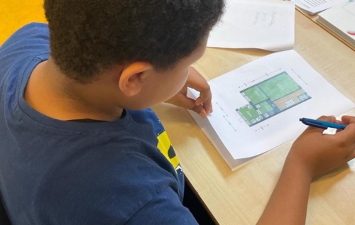 Waalse School Groep 8a leert de oppervlakte van een figuur berekenen