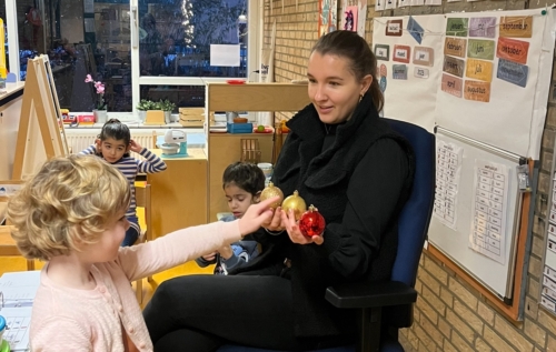 Waalse School Groep 1c leert wat eerste, middelste en laatste betekent