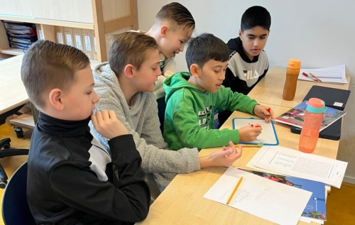 Waalse School Groep 8a speelt een quiz over de geleerde taal- en spellingsdoelen